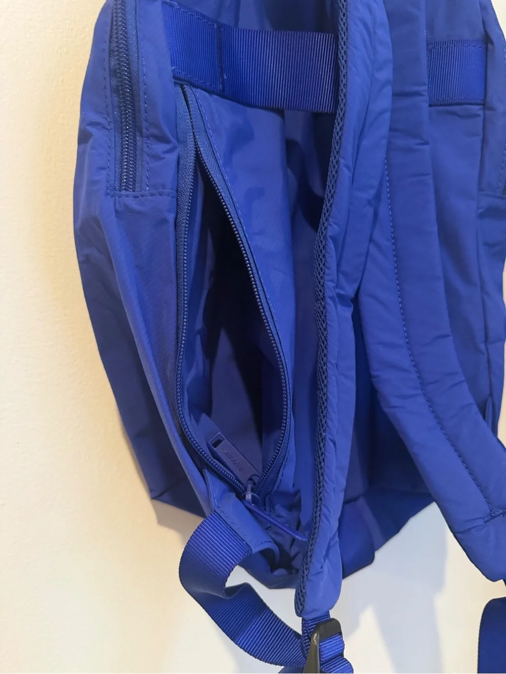 New Away Travel Everyday Backpack Wave royal blue $98 lightweight packable NWT